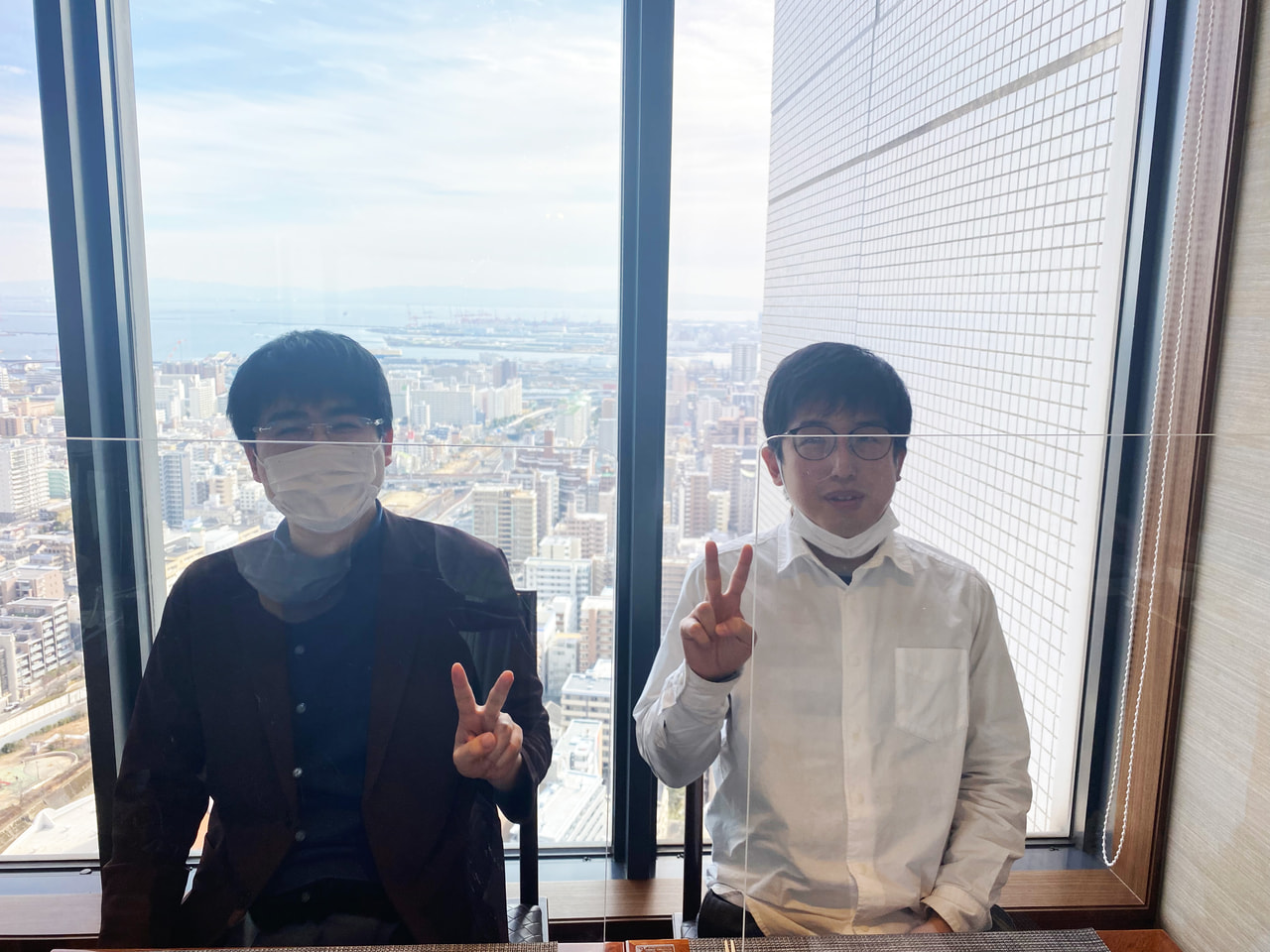 ちーむめがねその2(アクリル板越し)
