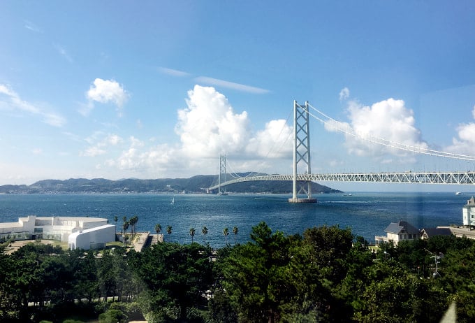 舞子ビラから眺める明石海峡大橋